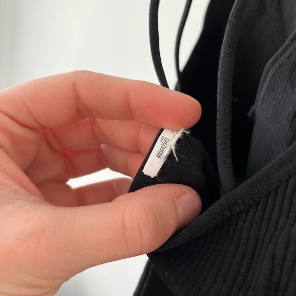 One piece from online I don’t remember where 😩 wore it once no stains - Picture 3 of 4